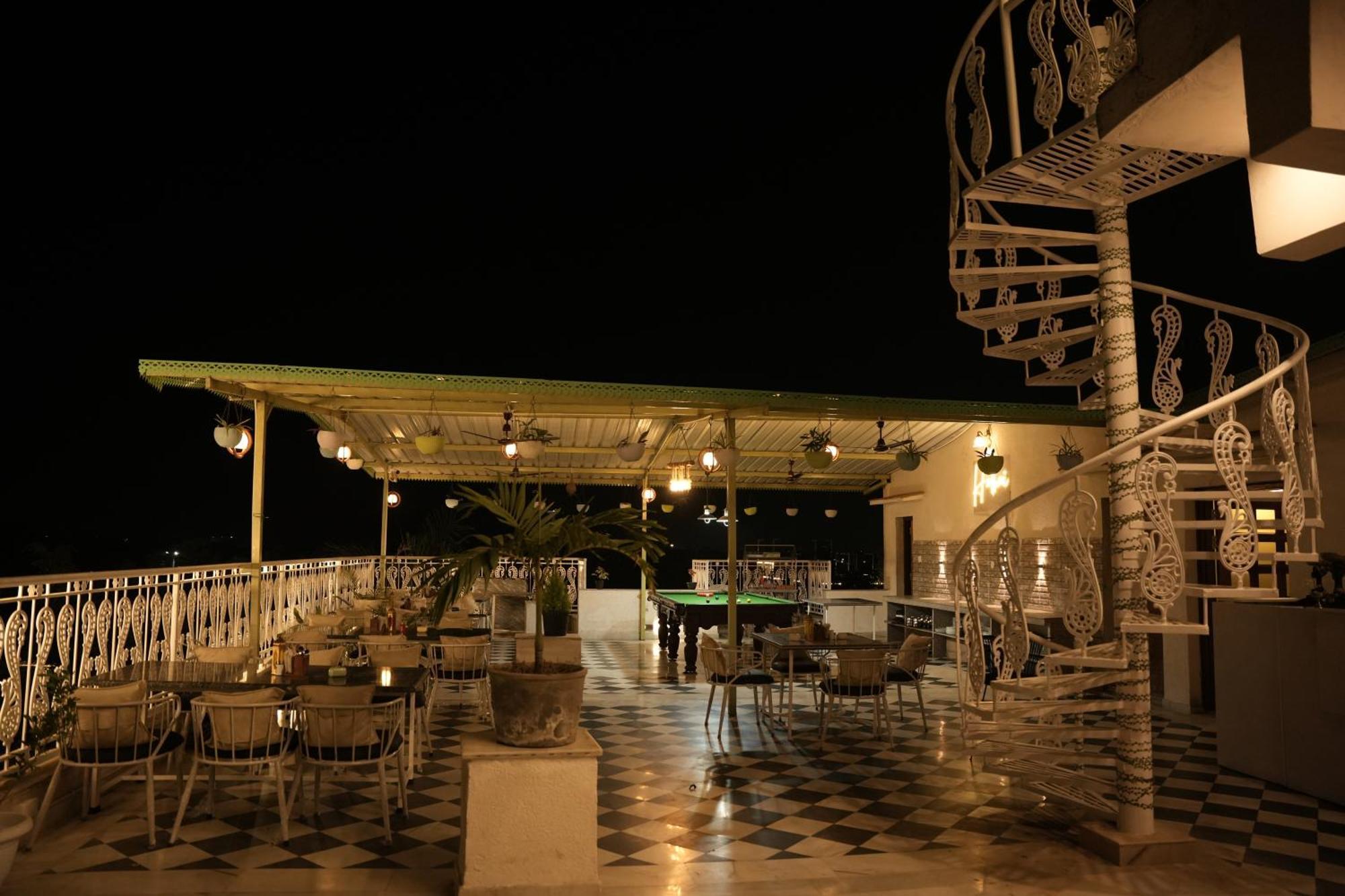 Hotel Karohi Villa อุเดเปอร์ ภายนอก รูปภาพ