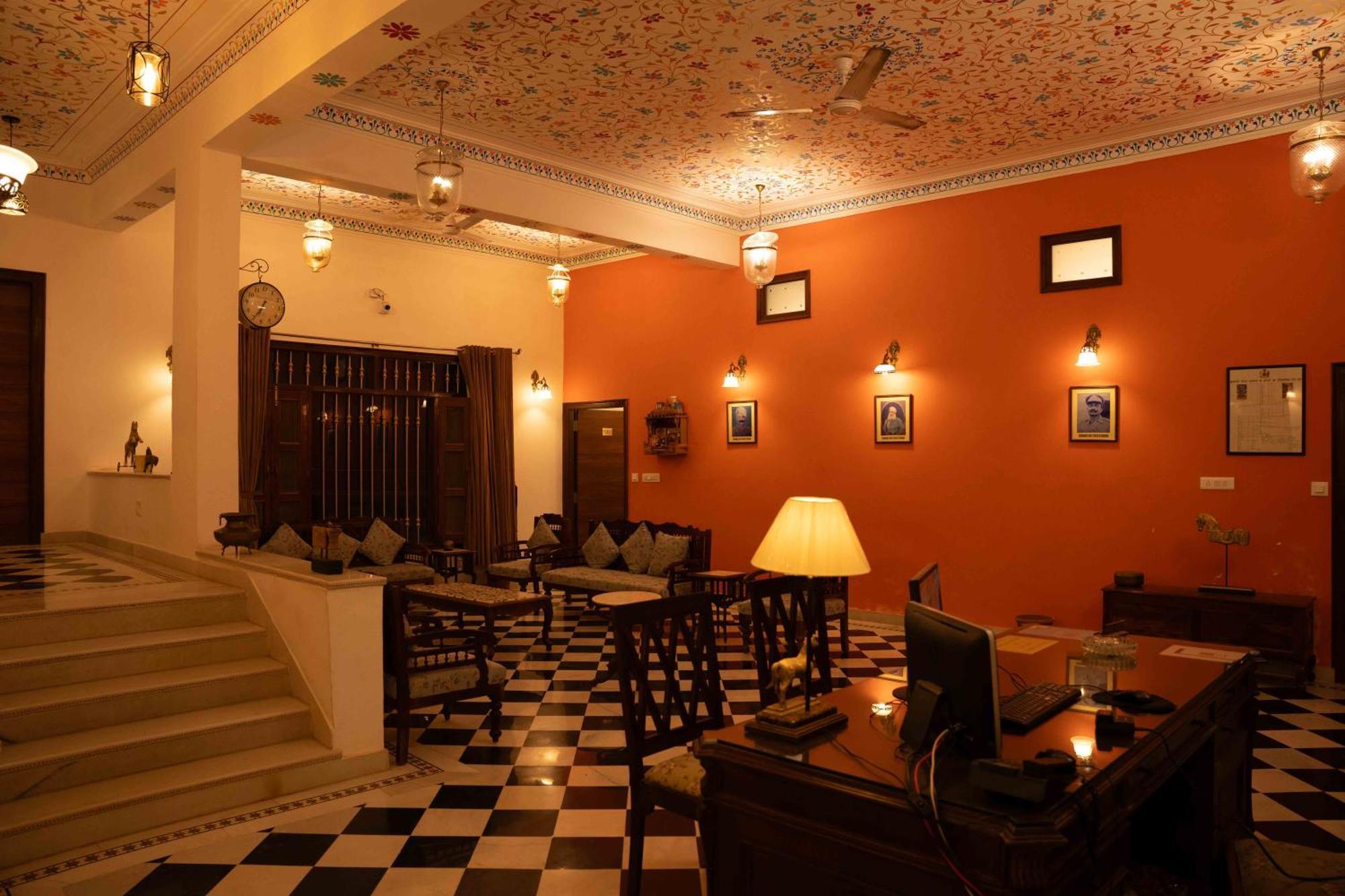 Hotel Karohi Villa อุเดเปอร์ ภายนอก รูปภาพ