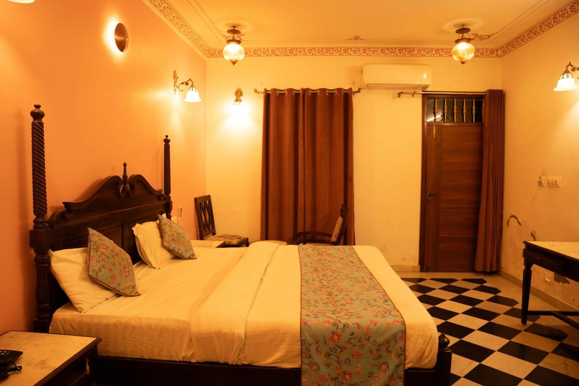 Hotel Karohi Villa อุเดเปอร์ ภายนอก รูปภาพ