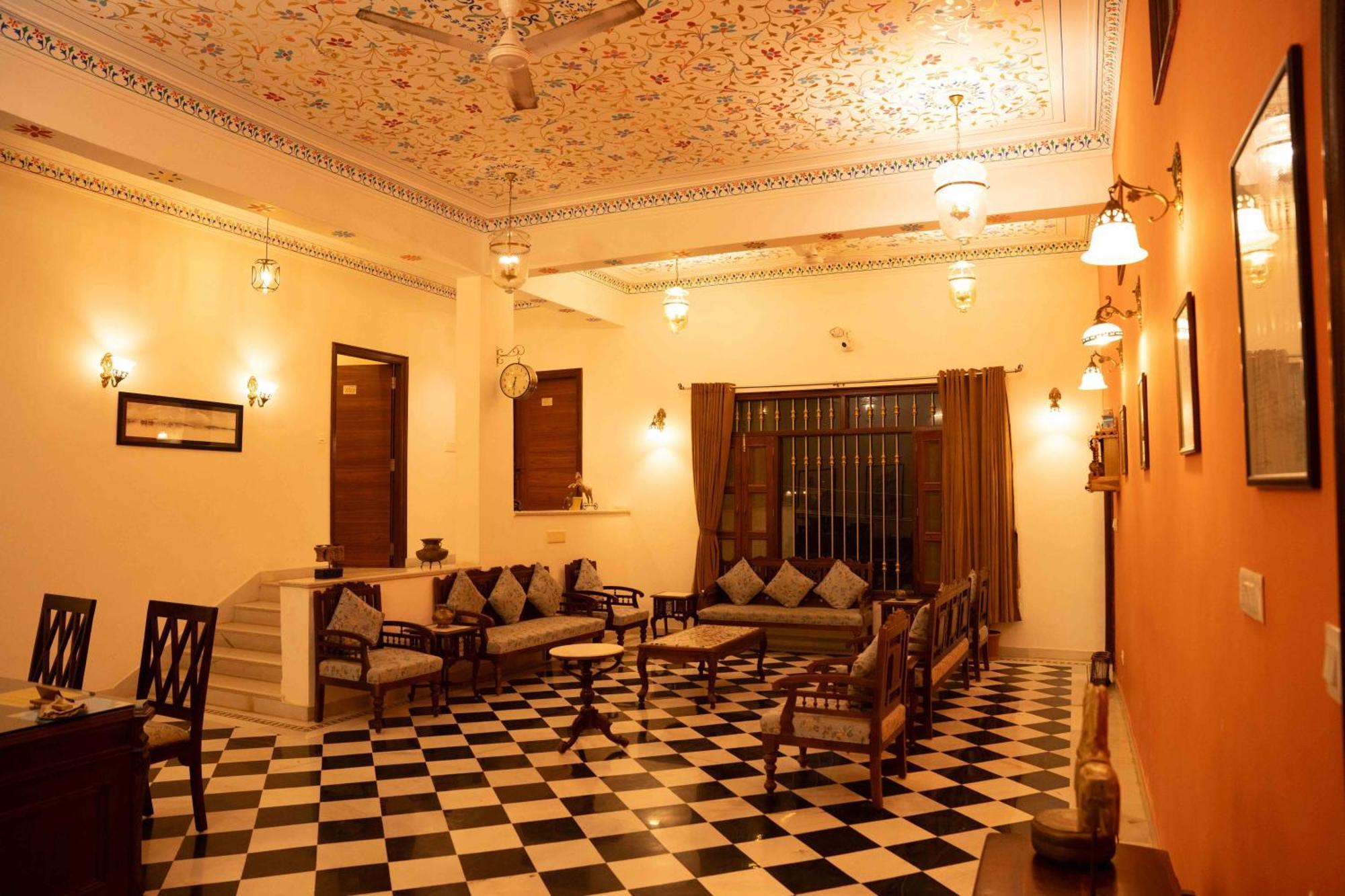 Hotel Karohi Villa อุเดเปอร์ ภายนอก รูปภาพ