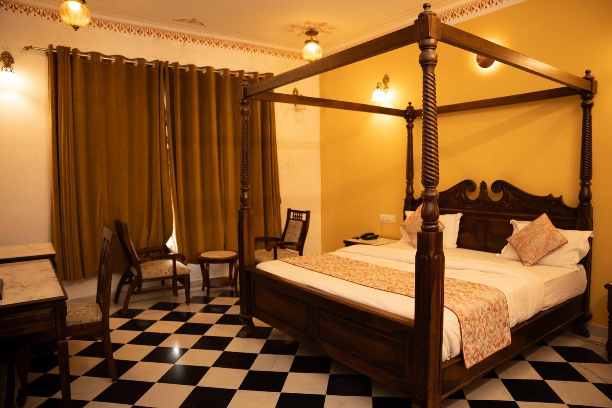 Hotel Karohi Villa อุเดเปอร์ ภายนอก รูปภาพ