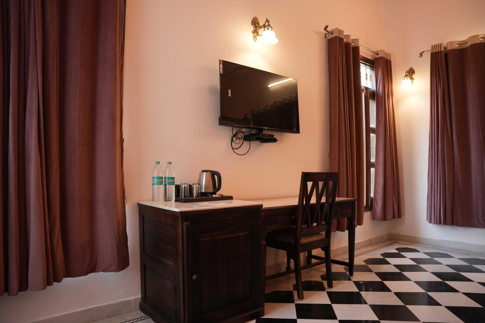 Hotel Karohi Villa อุเดเปอร์ ภายนอก รูปภาพ