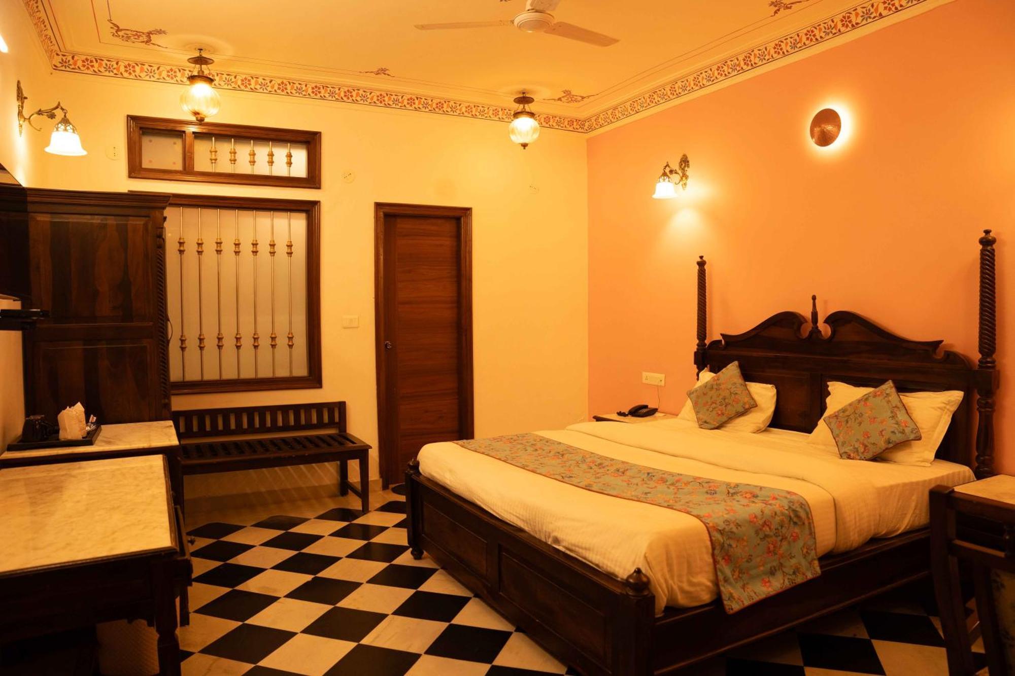 Hotel Karohi Villa อุเดเปอร์ ภายนอก รูปภาพ