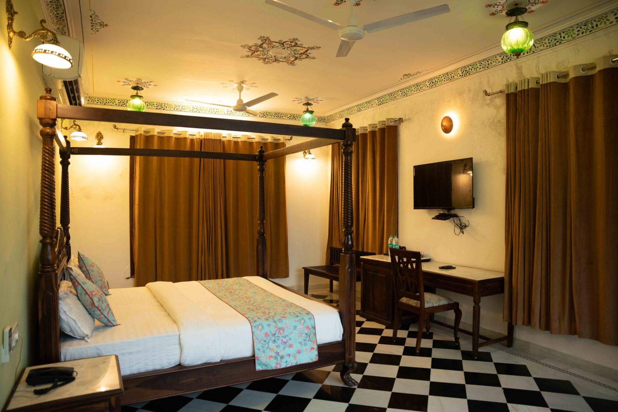 Hotel Karohi Villa อุเดเปอร์ ภายนอก รูปภาพ