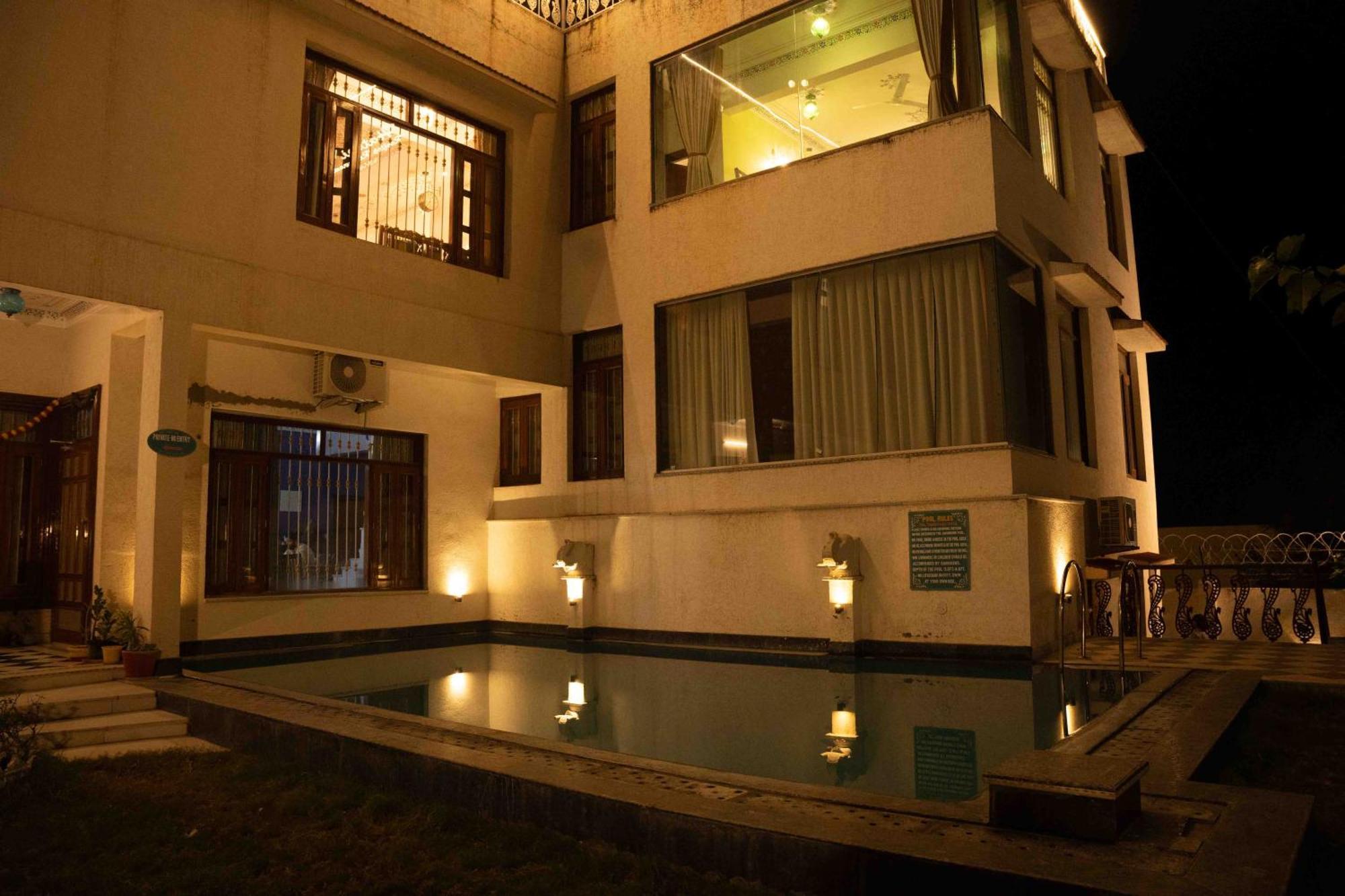 Hotel Karohi Villa อุเดเปอร์ ภายนอก รูปภาพ