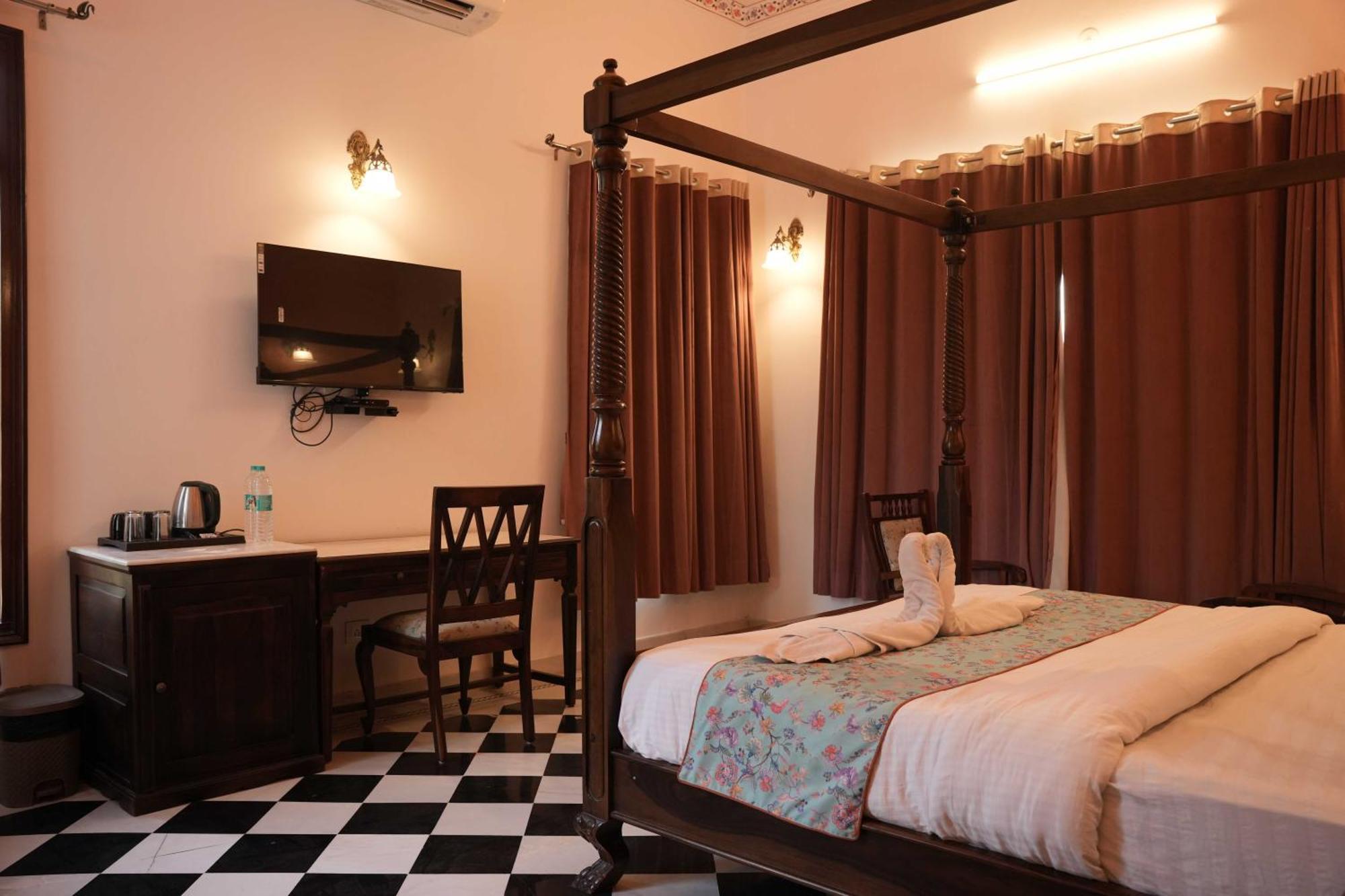 Hotel Karohi Villa อุเดเปอร์ ภายนอก รูปภาพ
