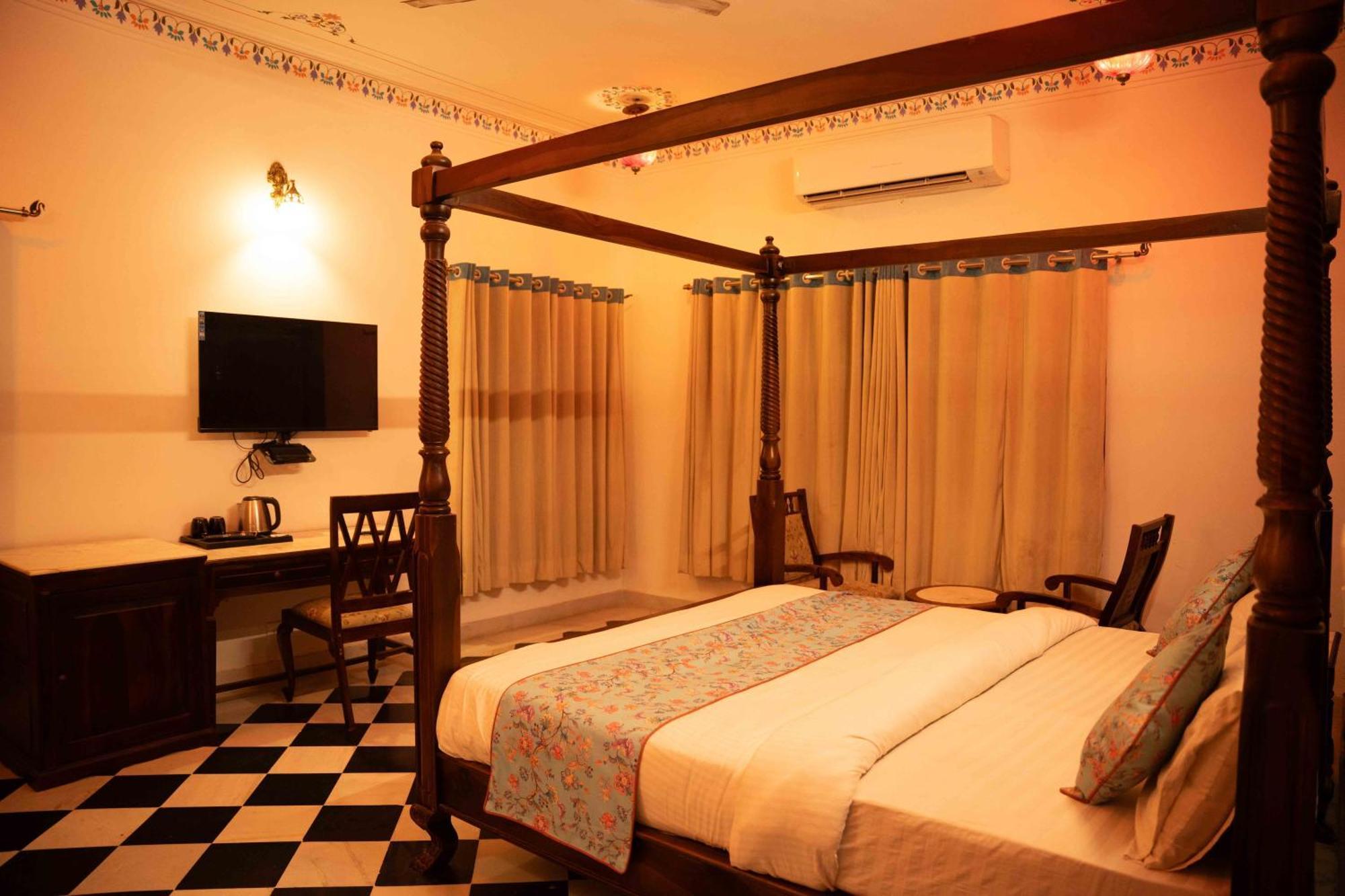Hotel Karohi Villa อุเดเปอร์ ภายนอก รูปภาพ