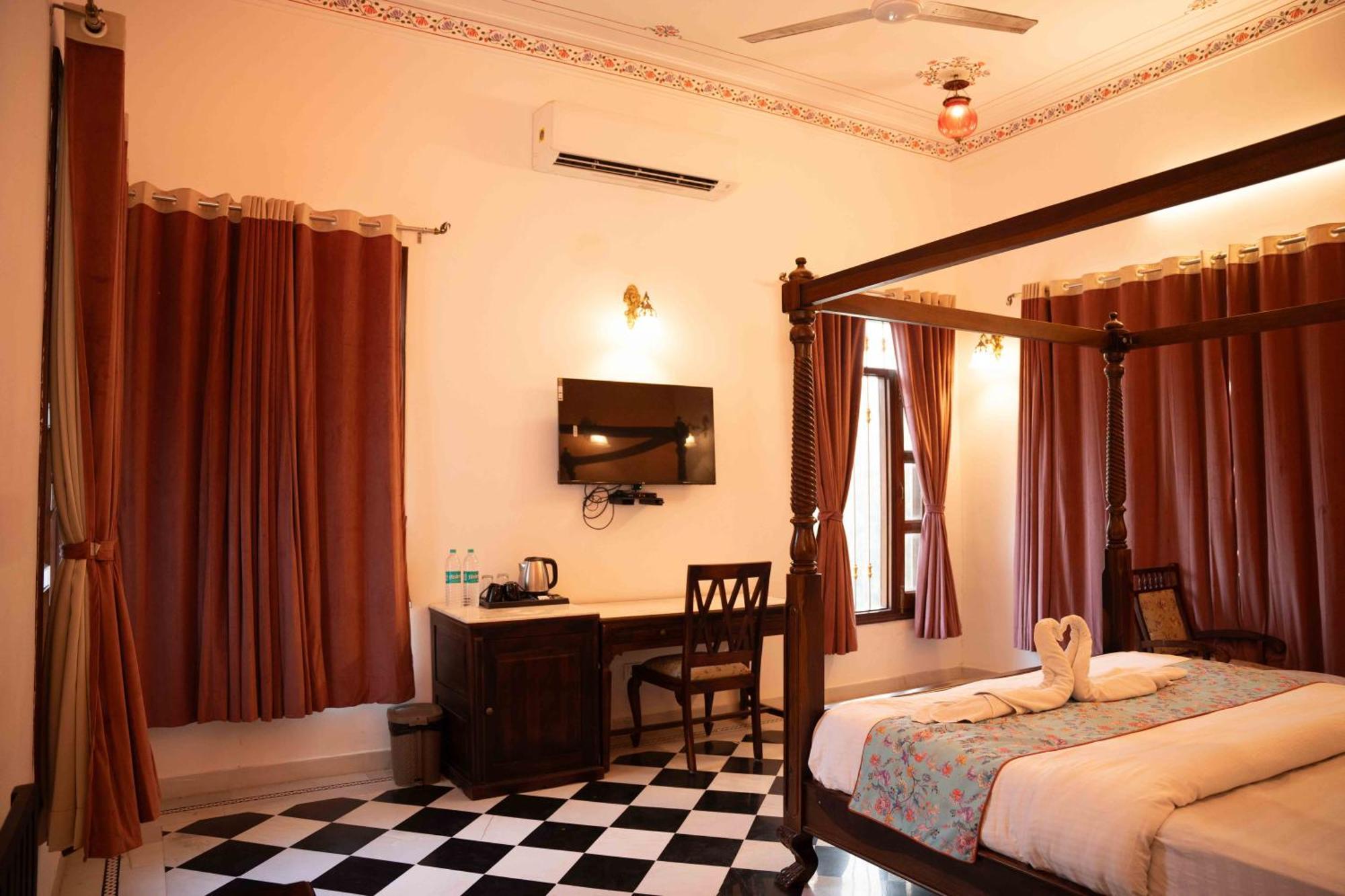 Hotel Karohi Villa อุเดเปอร์ ภายนอก รูปภาพ