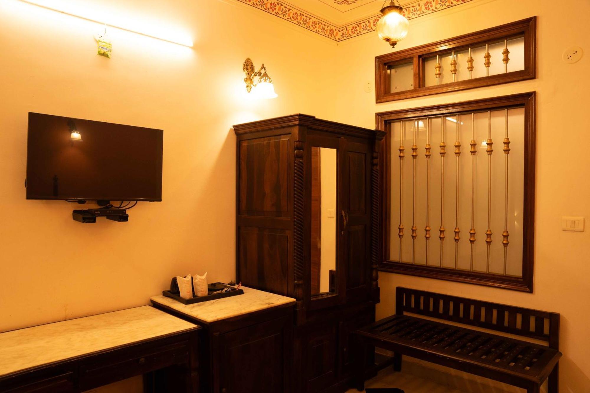 Hotel Karohi Villa อุเดเปอร์ ภายนอก รูปภาพ