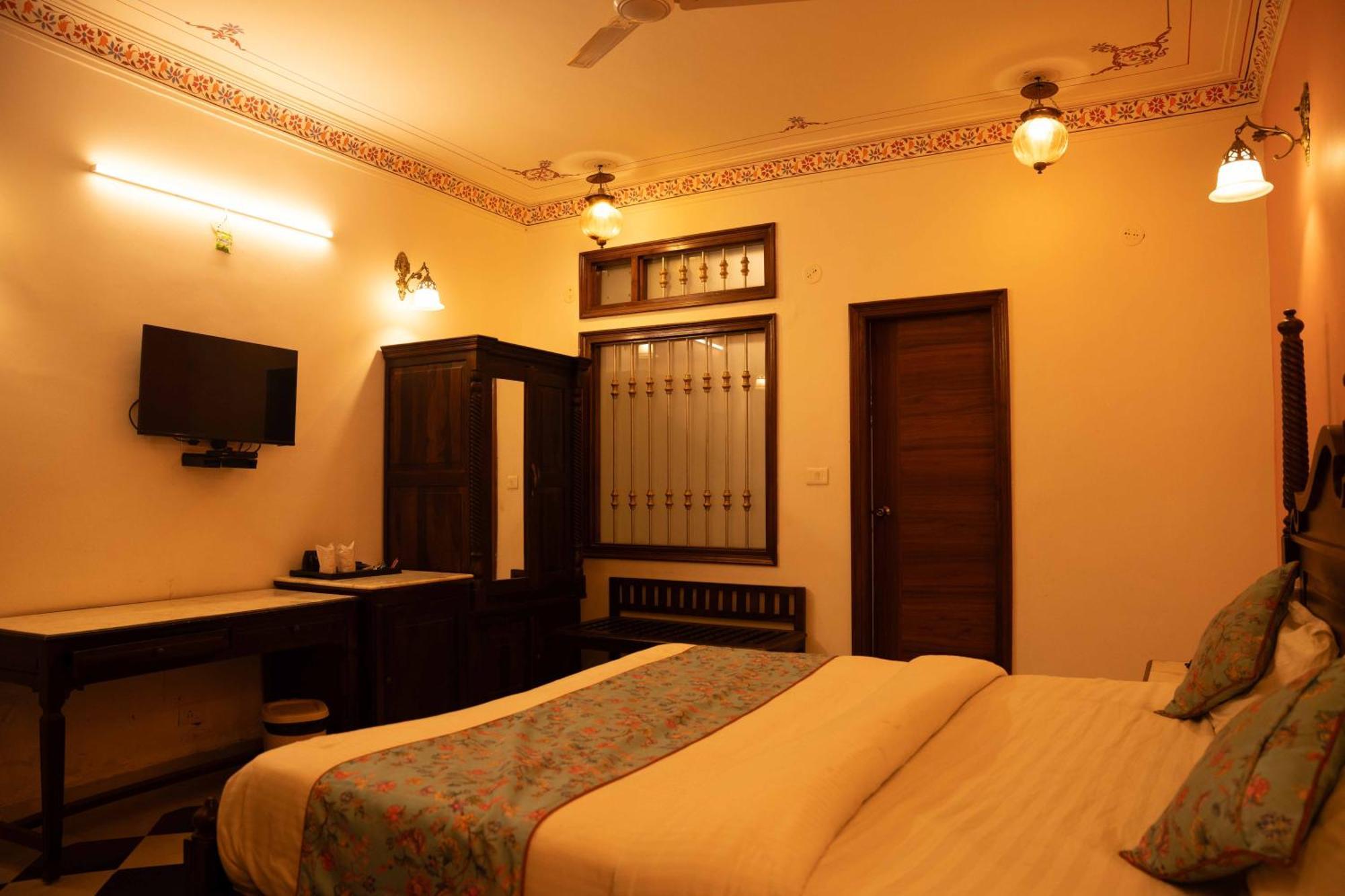Hotel Karohi Villa อุเดเปอร์ ภายนอก รูปภาพ