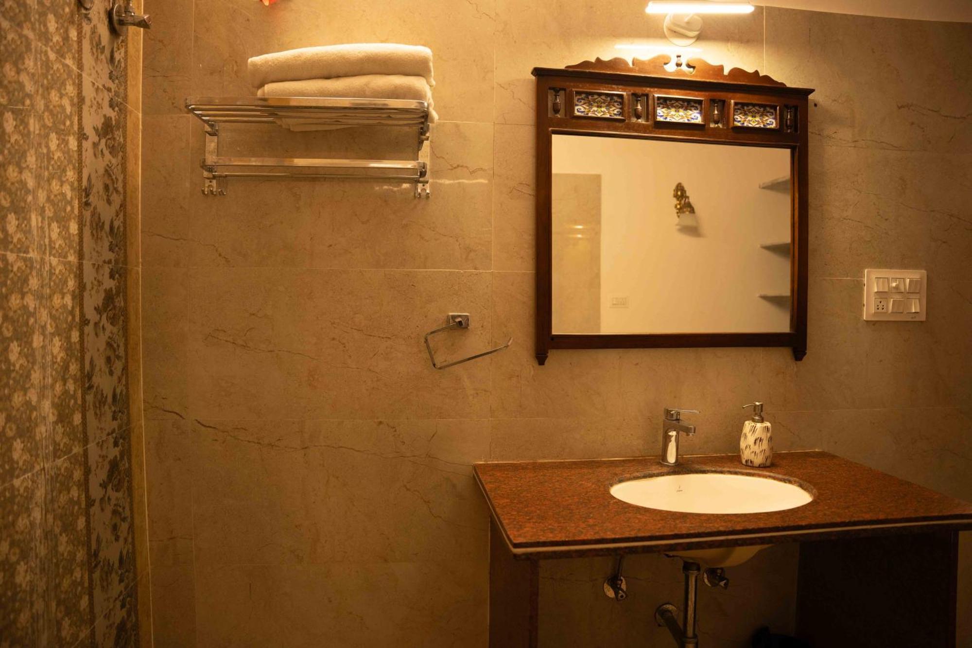 Hotel Karohi Villa อุเดเปอร์ ภายนอก รูปภาพ