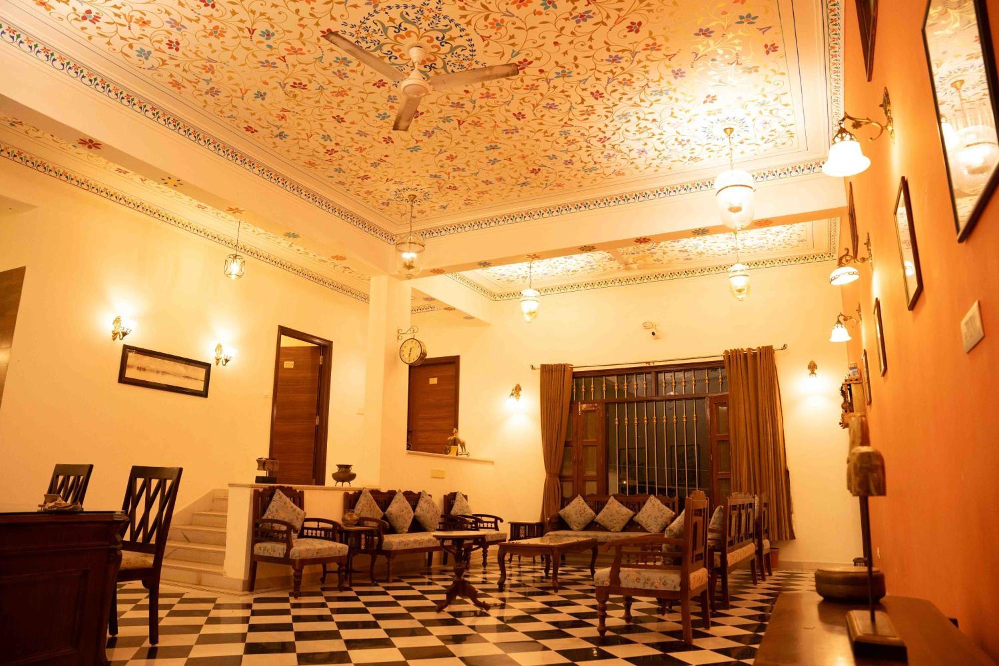 Hotel Karohi Villa อุเดเปอร์ ภายนอก รูปภาพ